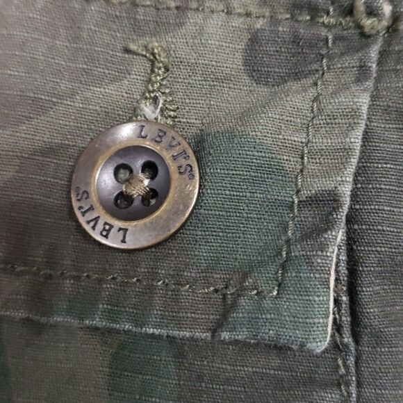 LEVI'S CARGO CAMO SHORTS SIZE 18 - Picture 10 of 10